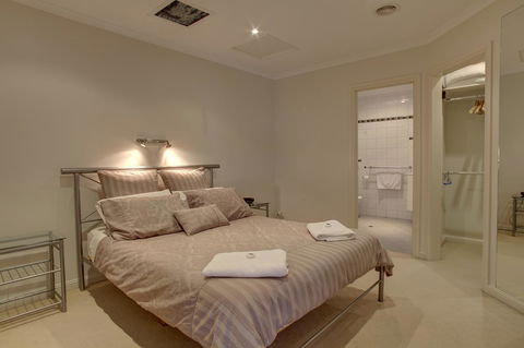 Tasman Beachside Apartment - Accommodation Asia 6