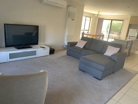 Little On Ash - Accommodation Asia 6