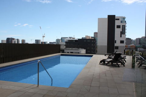 Modern CBD Apartment With Panoramic View - Accommodation Asia 7