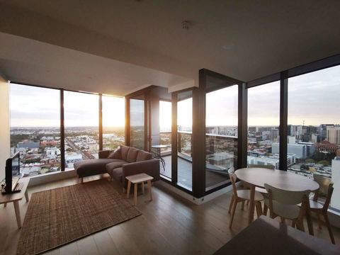 Modern CBD Apartment With Panoramic View - Accommodation Asia 0
