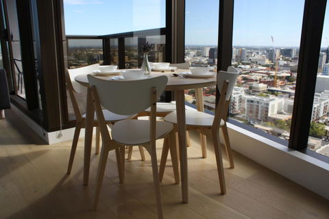 Modern CBD Apartment With Panoramic View - Accommodation Asia 1