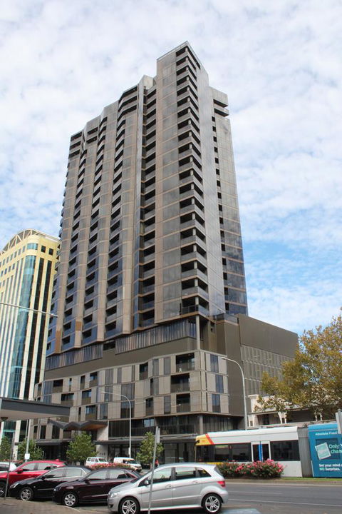 Modern CBD Apartment With Panoramic View - Accommodation Asia 6