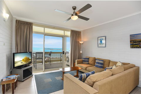 The Dolphins Beachfront Apartments - Accommodation Asia 13