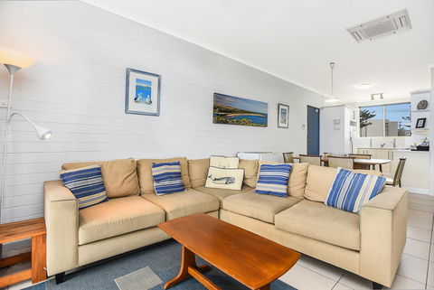 The Dolphins Beachfront Apartments - Accommodation Asia 11