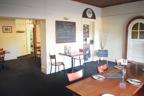 Commercial Hotel Morgan - Accommodation Asia 5