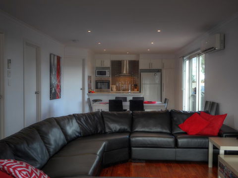 Home On Torrens - Accommodation Asia 28