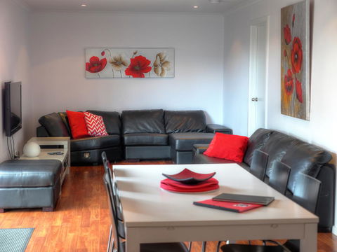 Home On Torrens - Accommodation Asia 24