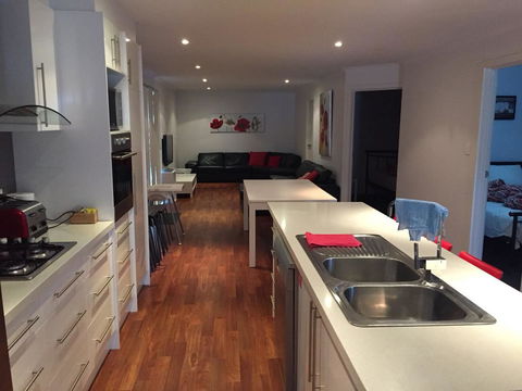 Home On Torrens - Accommodation Asia 1