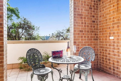 Adelaide Style Accommodation-Close To City-North Adelaide-3 Bdrm- FREE Parking - Accommodation Guide 16