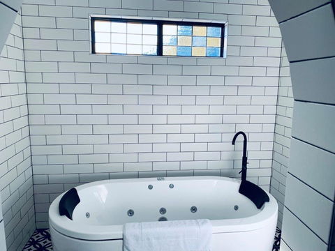 The Manor Basket Range - Accommodation Asia 11