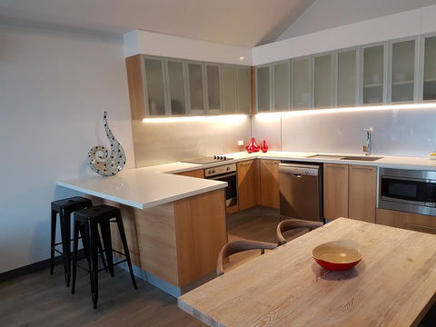 Semaphore Splash Apartments - Accommodation Asia 10