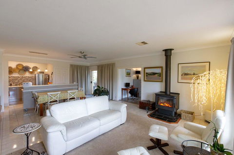 Angaston House - Accommodation Asia 2