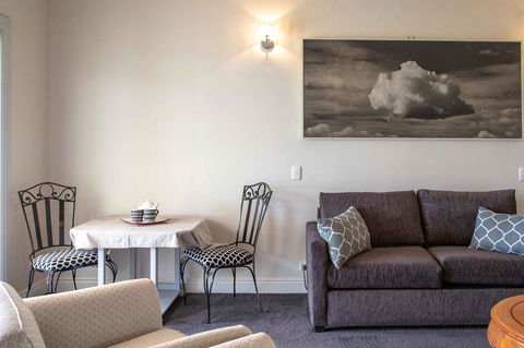 Angaston House - Accommodation Asia 8