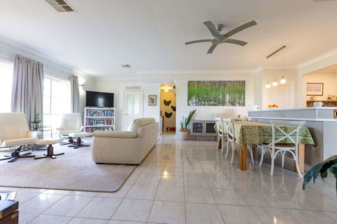 Angaston House - Accommodation Asia 1