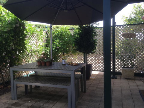 Wine And Roses Bed And Breakfast - Accommodation Asia 3