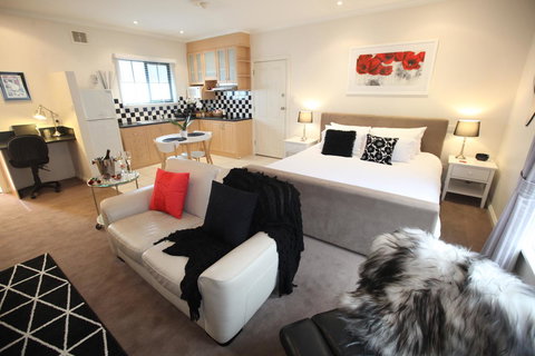 Wine And Roses Bed And Breakfast - Accommodation Asia 9