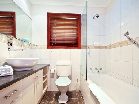 Wine And Roses Bed And Breakfast - Accommodation Asia 1