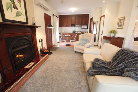 Wine And Roses Bed And Breakfast - Accommodation Asia 16