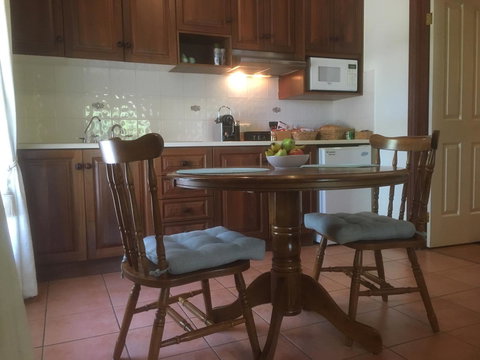 Wine And Roses Bed And Breakfast - Accommodation Asia 2