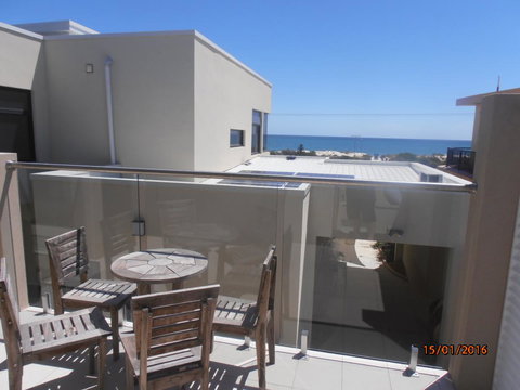 Atlantic West Beach Apartments - Accommodation Asia 11