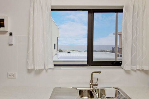 Atlantic West Beach Apartments - Accommodation Asia 12