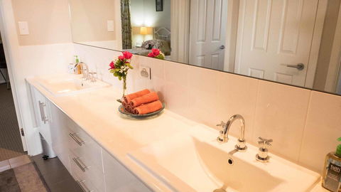 Rezare House Bed & Breakfast - Accommodation Asia 21