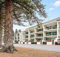 Breeze Beachfront Apartments - Accommodation Asia