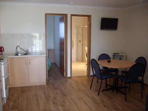Jacko's Holiday Cabins - Accommodation Asia 3