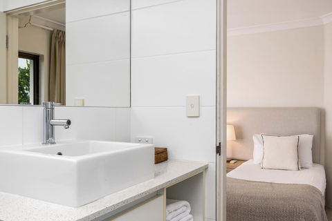 Bayview Beachfront Apartments, In Town Right On The Beach - Accommodation Guide 31