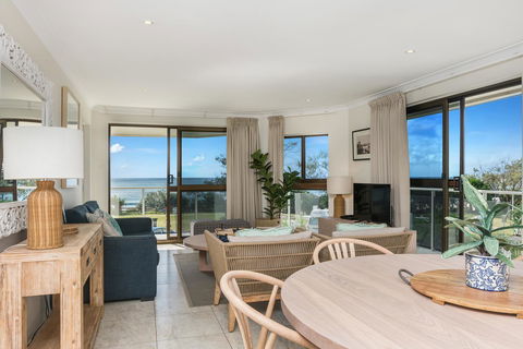 Bayview Beachfront Apartments, In Town Right On The Beach - Accommodation Guide 30