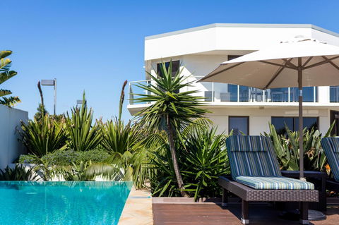 Bayview Beachfront Apartments, In Town Right On The Beach - Accommodation Guide 17