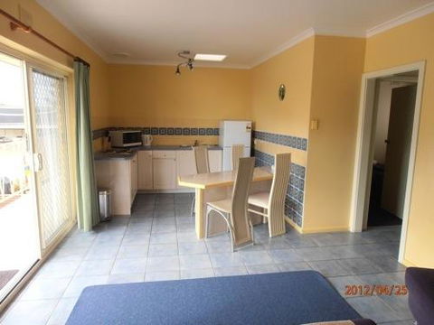 Esplanade Apartments At West Beach - Accommodation Asia 6
