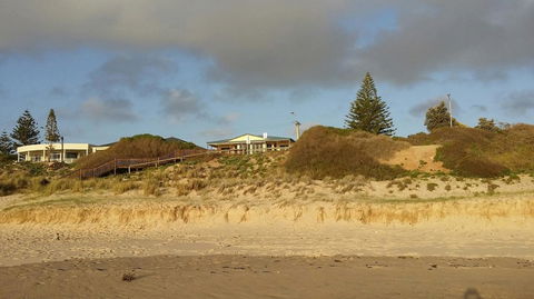 Beachside Escape On The Esplanade - Accommodation Asia 3