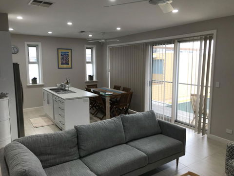 Elandra Holiday Home - Accommodation Asia 5