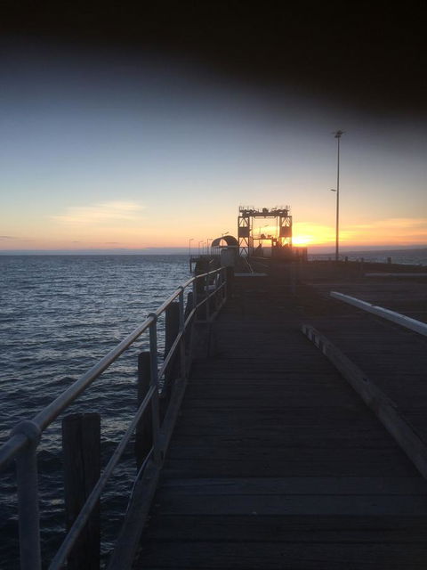 Kingscote Central - Accommodation Guide 10