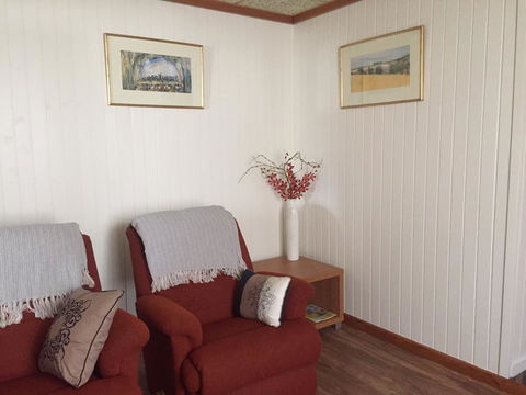 Kingscote Central - Accommodation Guide 0