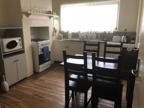 Kingscote Central - Accommodation Guide 7