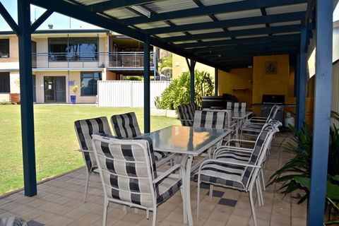 Longbeach Apartments - Accommodation Asia 4