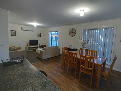 DBJ Holiday Units - Accommodation Asia 3