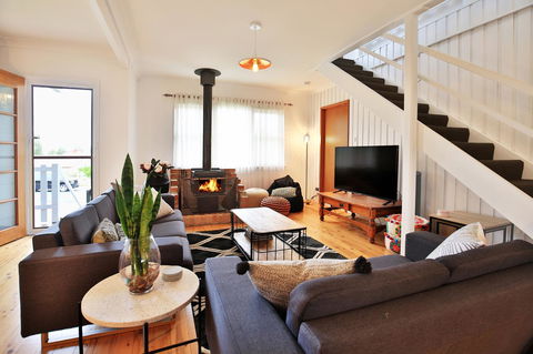 Hudson Bay @ Basin View-Pet Friendly-15 Mins To Hyams Beach - Accommodation Guide 0