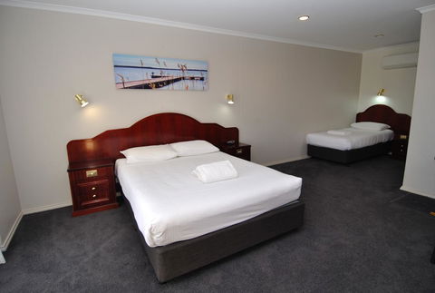 Hilton Beachfront Motel - Accommodation Asia 41
