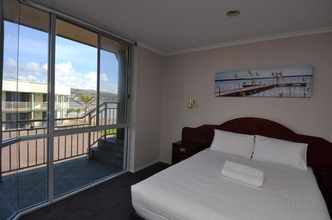 Hilton Beachfront Motel - Accommodation Asia 34