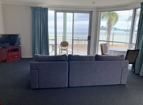 Hilton Beachfront Motel - Accommodation Asia 7