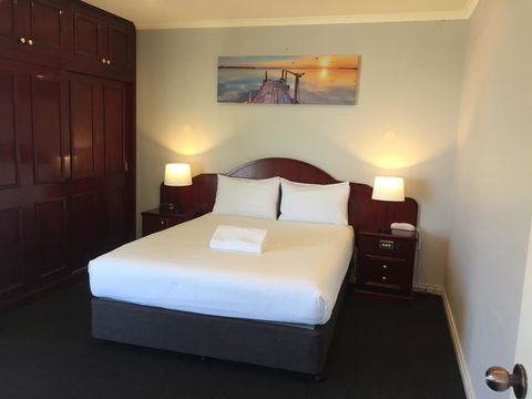 Hilton Beachfront Motel - Accommodation Asia 8
