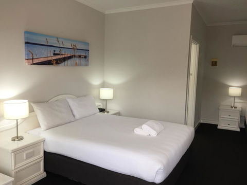 Hilton Beachfront Motel - Accommodation Asia 5