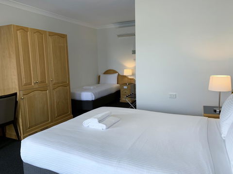 Hilton Beachfront Motel - Accommodation Asia 11