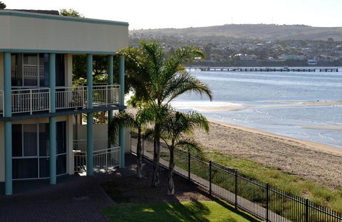 Hilton Beachfront Motel - Accommodation Asia 40