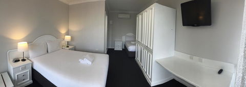Hilton Beachfront Motel - Accommodation Asia 39