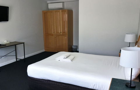 Hilton Beachfront Motel - Accommodation Asia 26