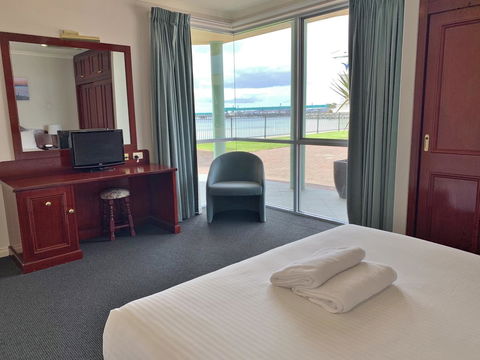 Hilton Beachfront Motel - Accommodation Asia 14